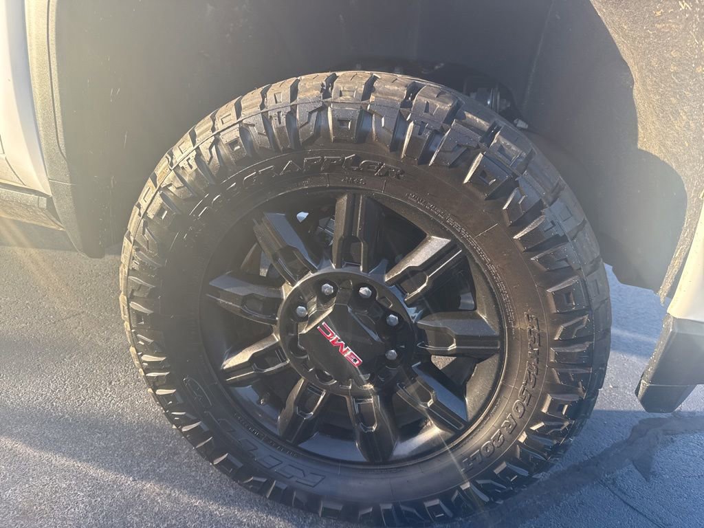 Used 2023 GMC Sierra 2500 AT4 w/ AT4 Premium Plus Package AWD/4WD image 4