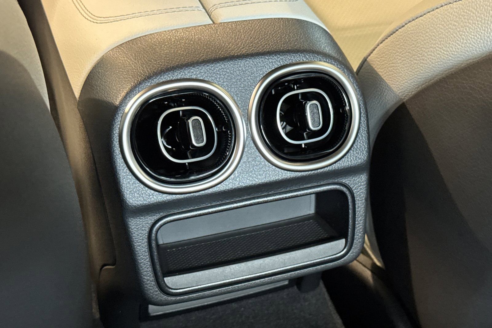 New 2025 Mercedes-Benz C 300 4MATIC Sedan image 15
