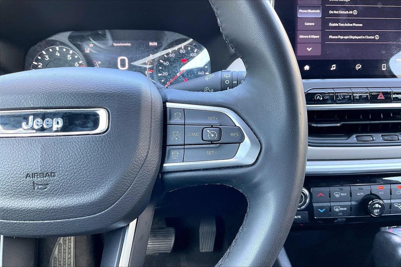 Used 2025 Jeep Compass Limited AWD/4WD image 29