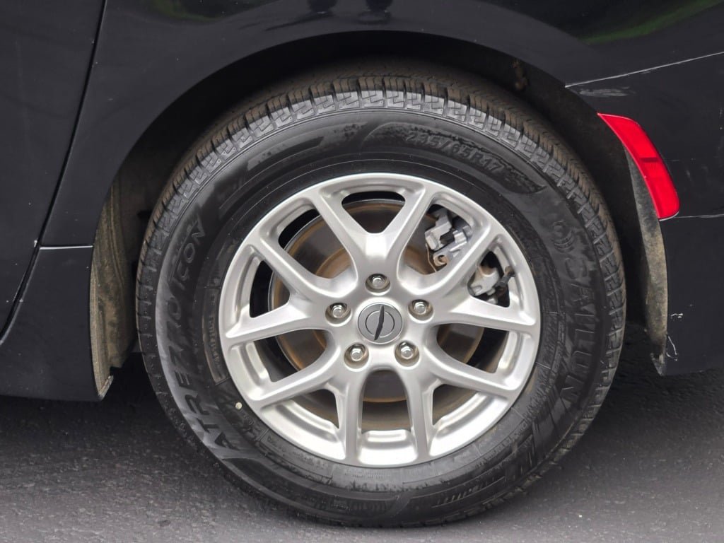 Used 2024 Chrysler Pacifica Touring-L FWD image 16