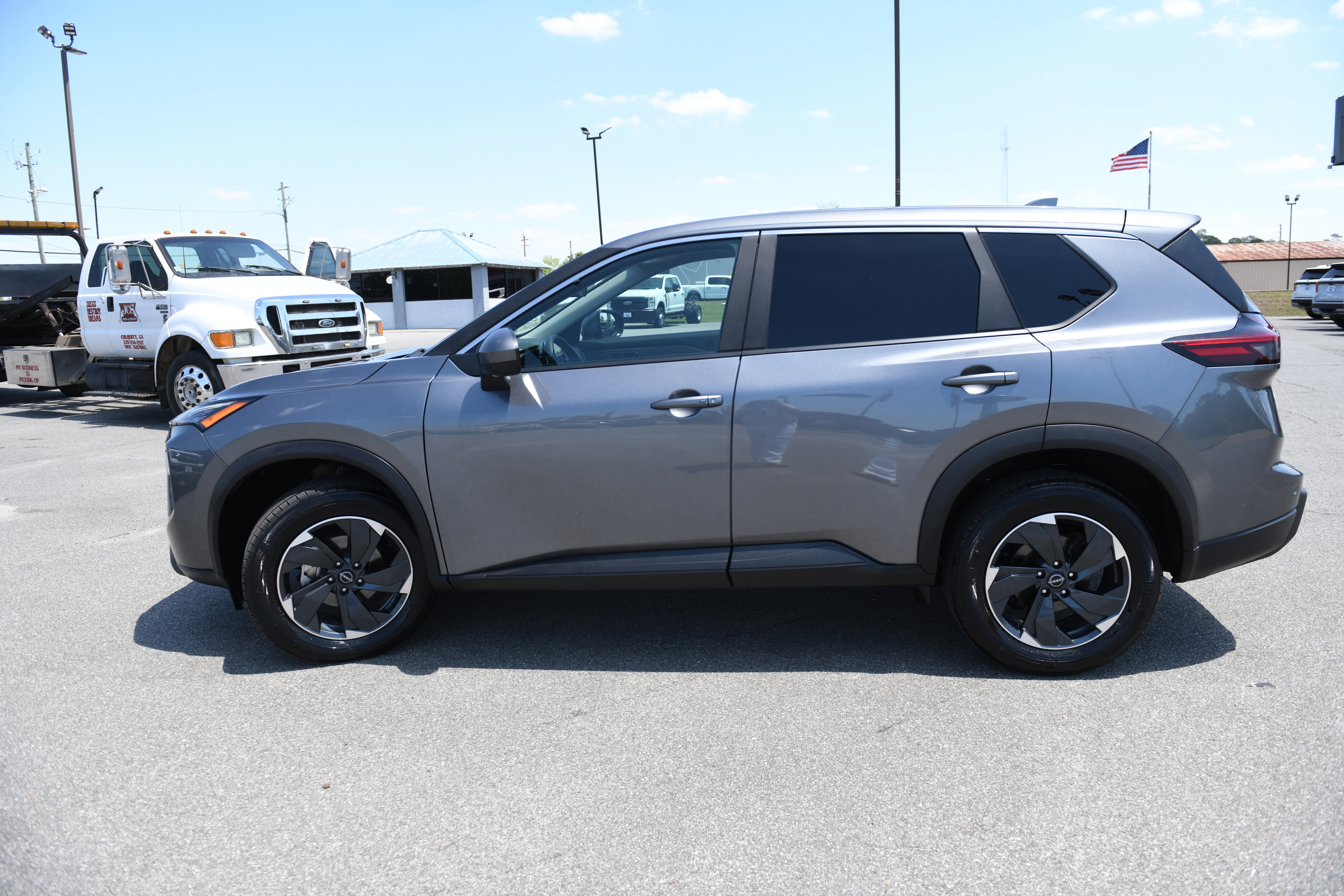 Used 2024 Nissan Rogue SV AWD/4WD image 7