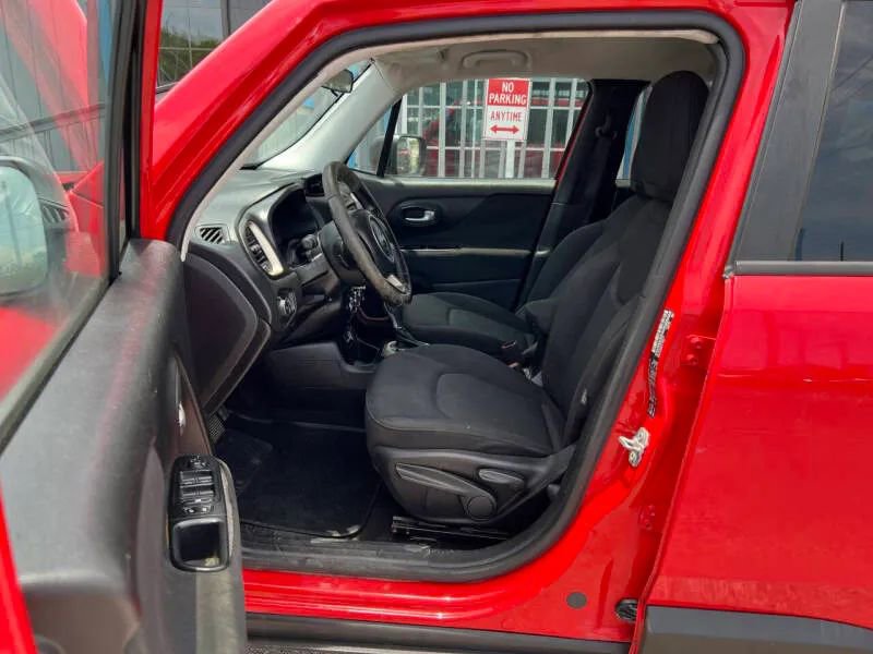 Used 2015 Jeep Renegade Latitude FWD image 10