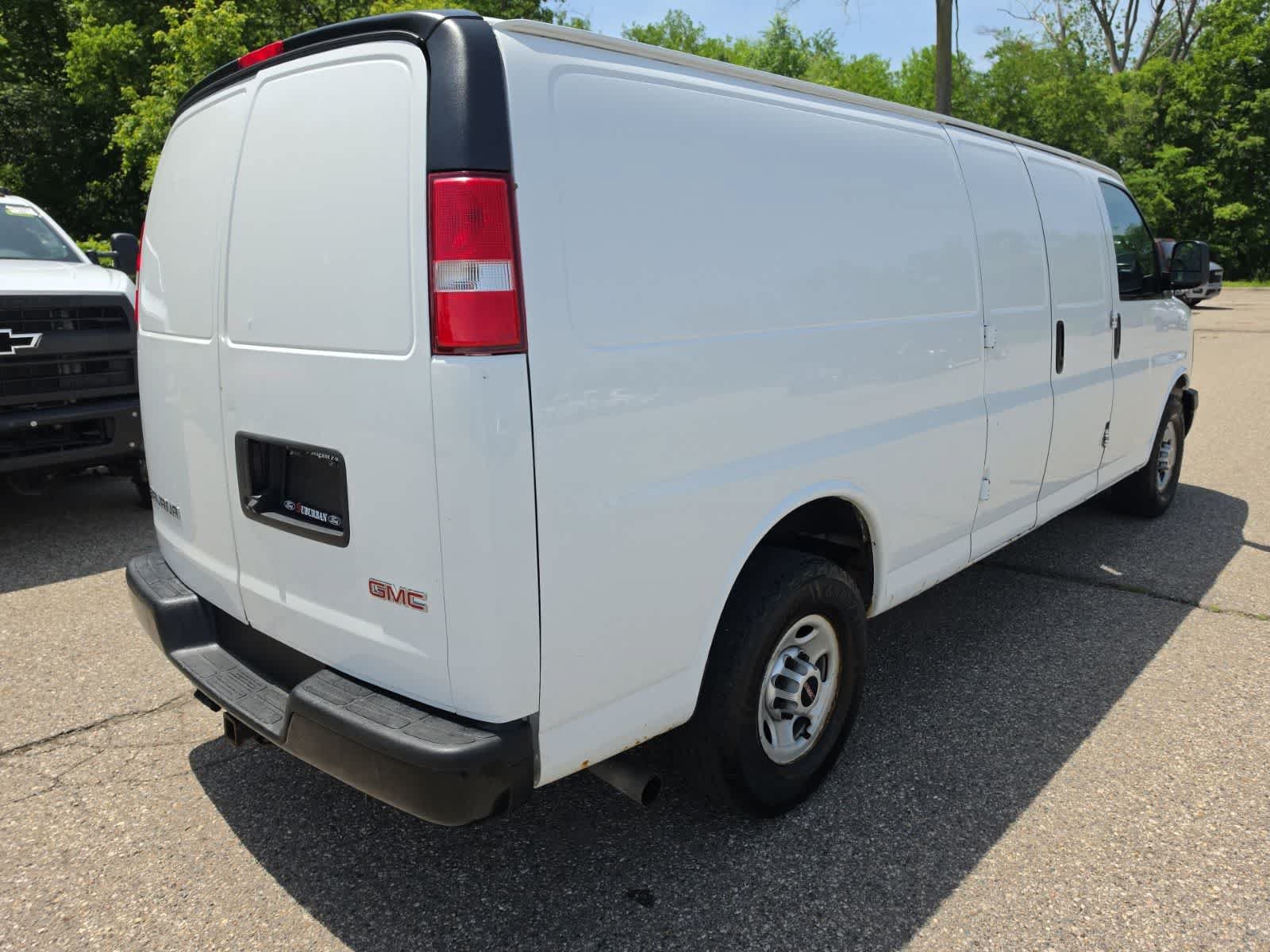 Used 2017 GMC Savana 3500 Extended RWD image 7