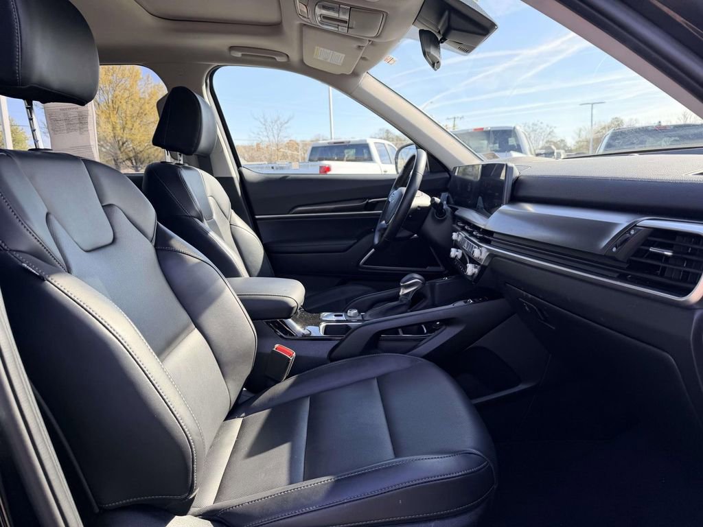 Used 2025 Kia Telluride S image 14