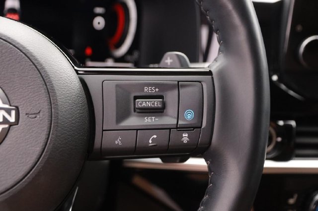 Certified 2023 Nissan Pathfinder Platinum w/ Black Appearance Package AWD/4WD image 15