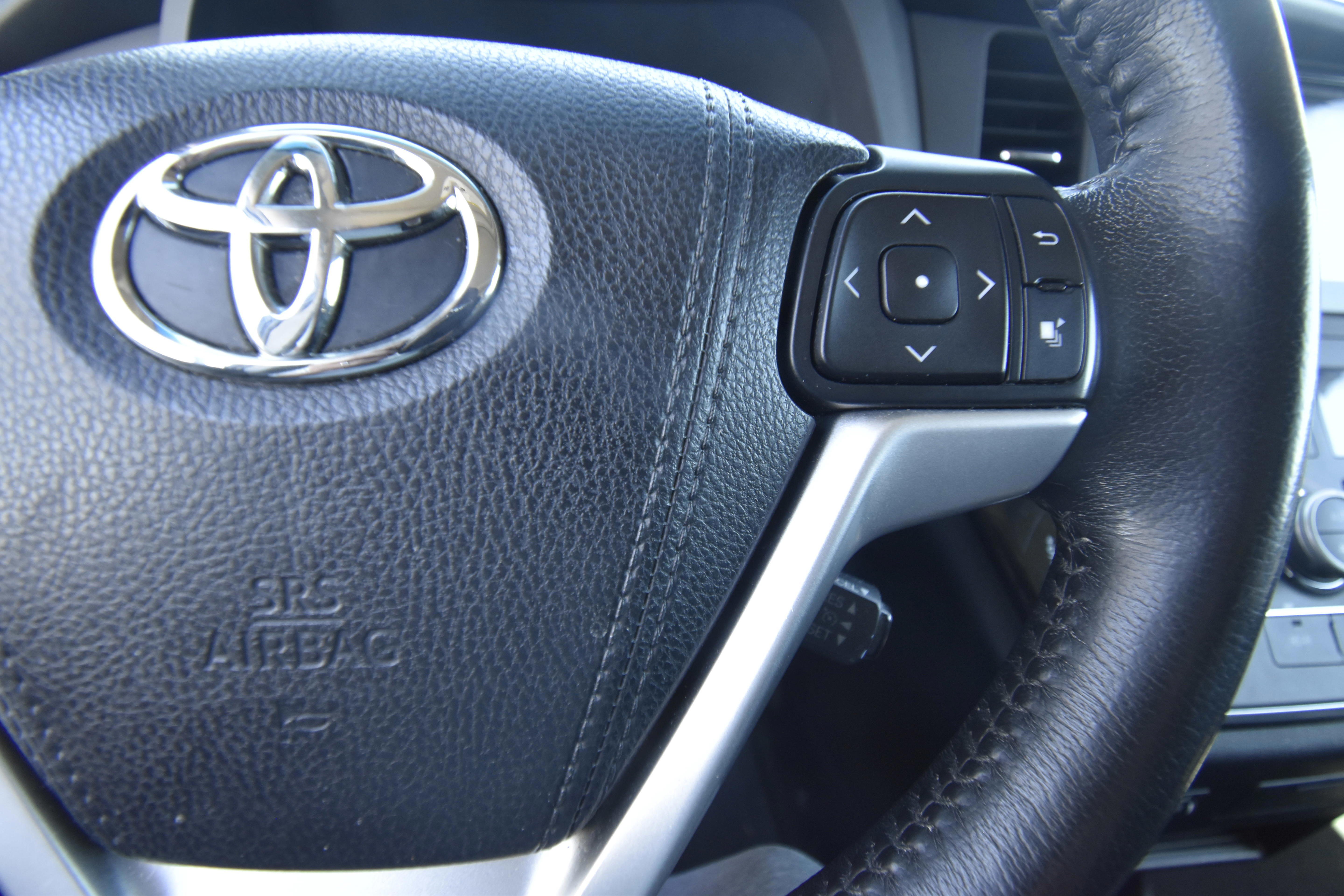 Used 2015 Toyota Sienna SE Premium FWD image 16