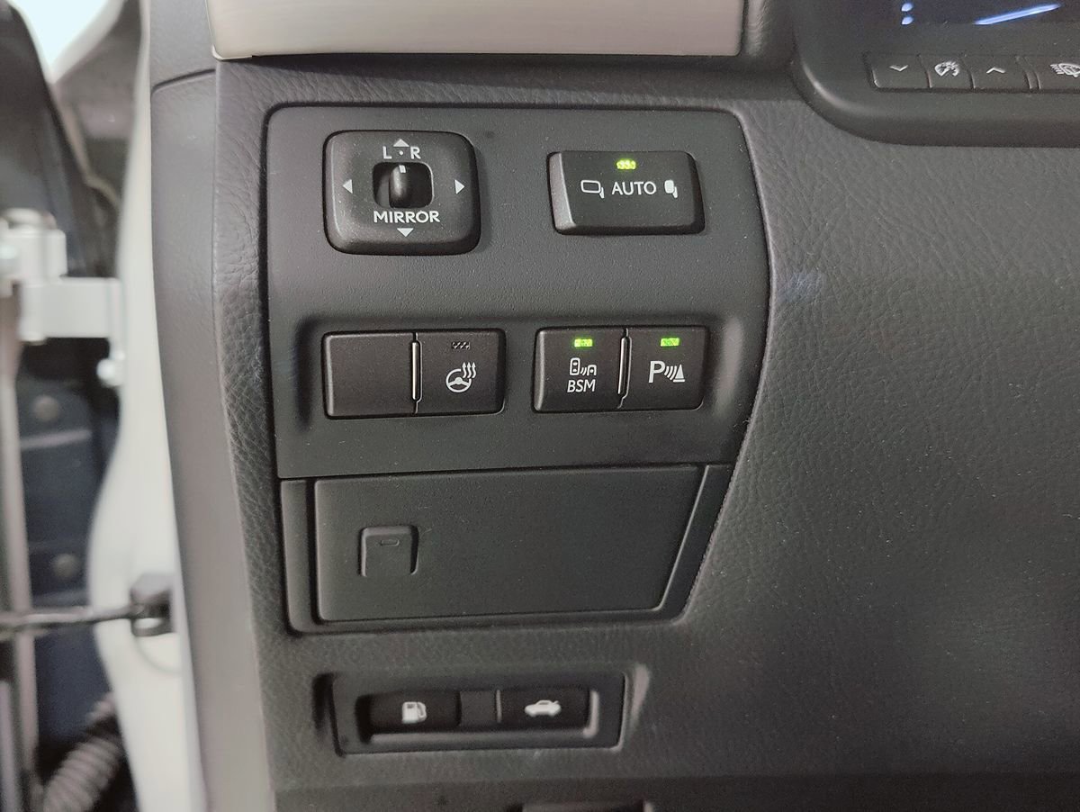 Used 2016 Lexus LS 460 AWD image 36