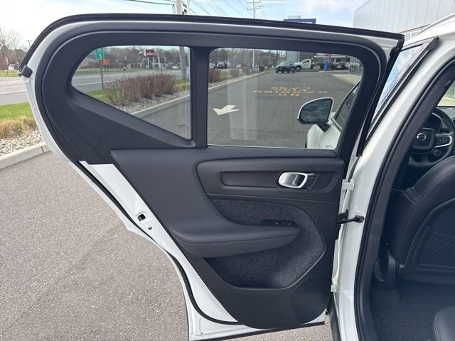 Certified 2025 Volvo XC40 B5 Core image 15
