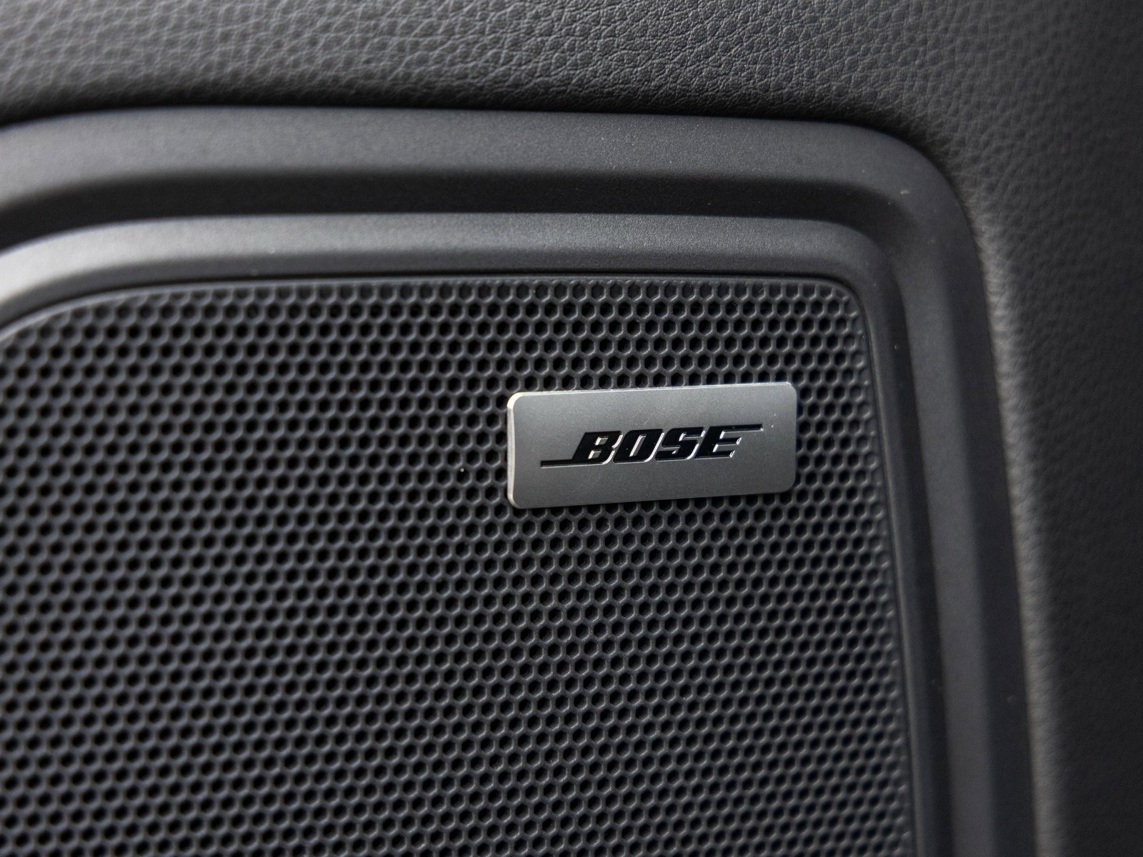 Certified 2025 Porsche Macan image 24