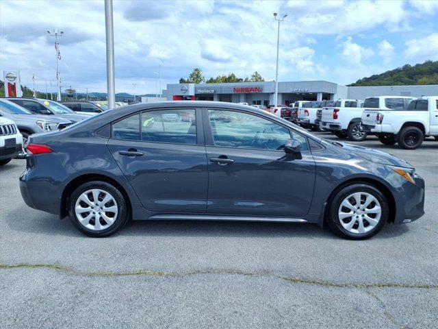Used 2026 Toyota Corolla LE FWD image 4