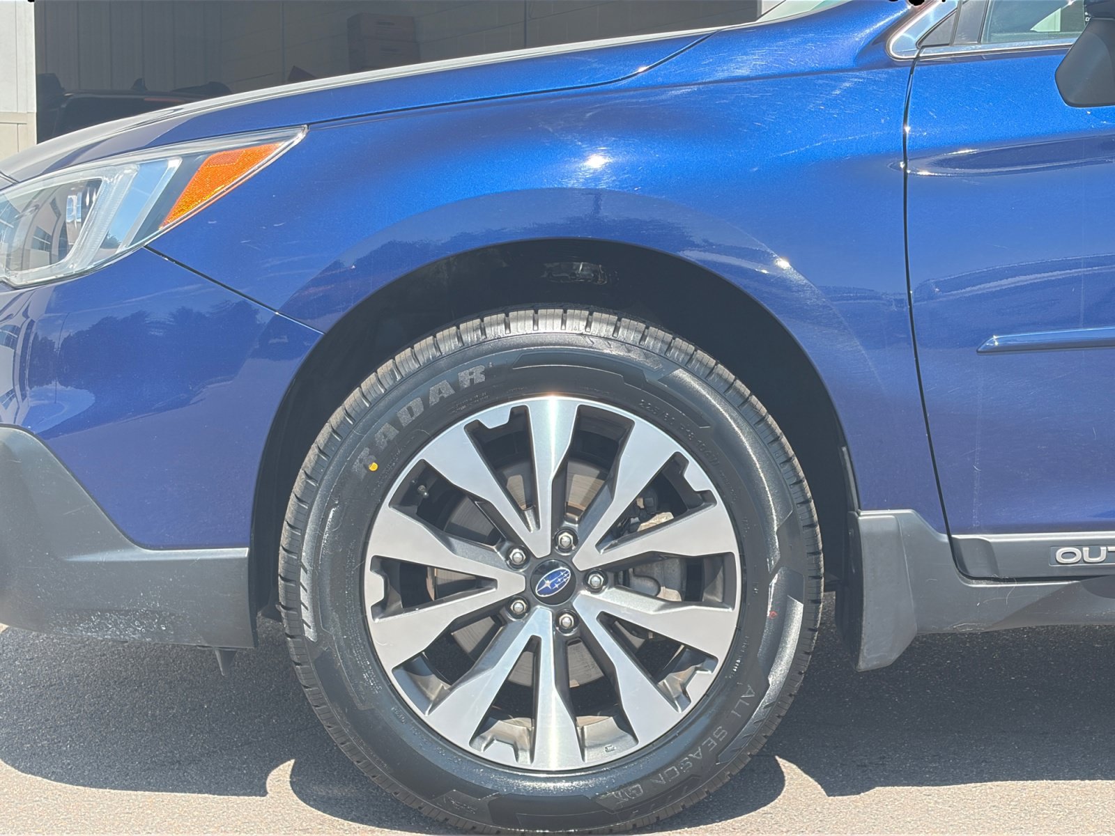 Used 2017 Subaru Outback 3.6R Limited AWD/4WD image 10