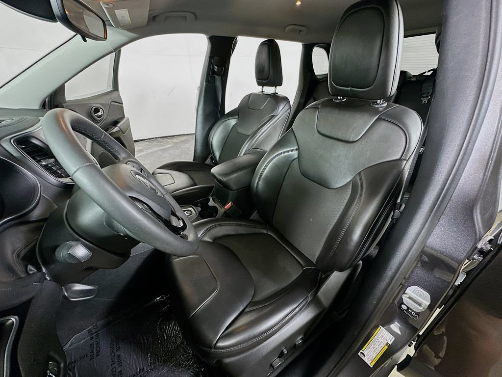 Used 2021 Jeep Cherokee Latitude Plus FWD image 17