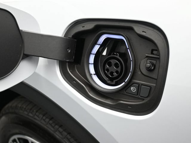 New 2025 Ford Escape SE w/ PHEV Premium Package FWD image 20