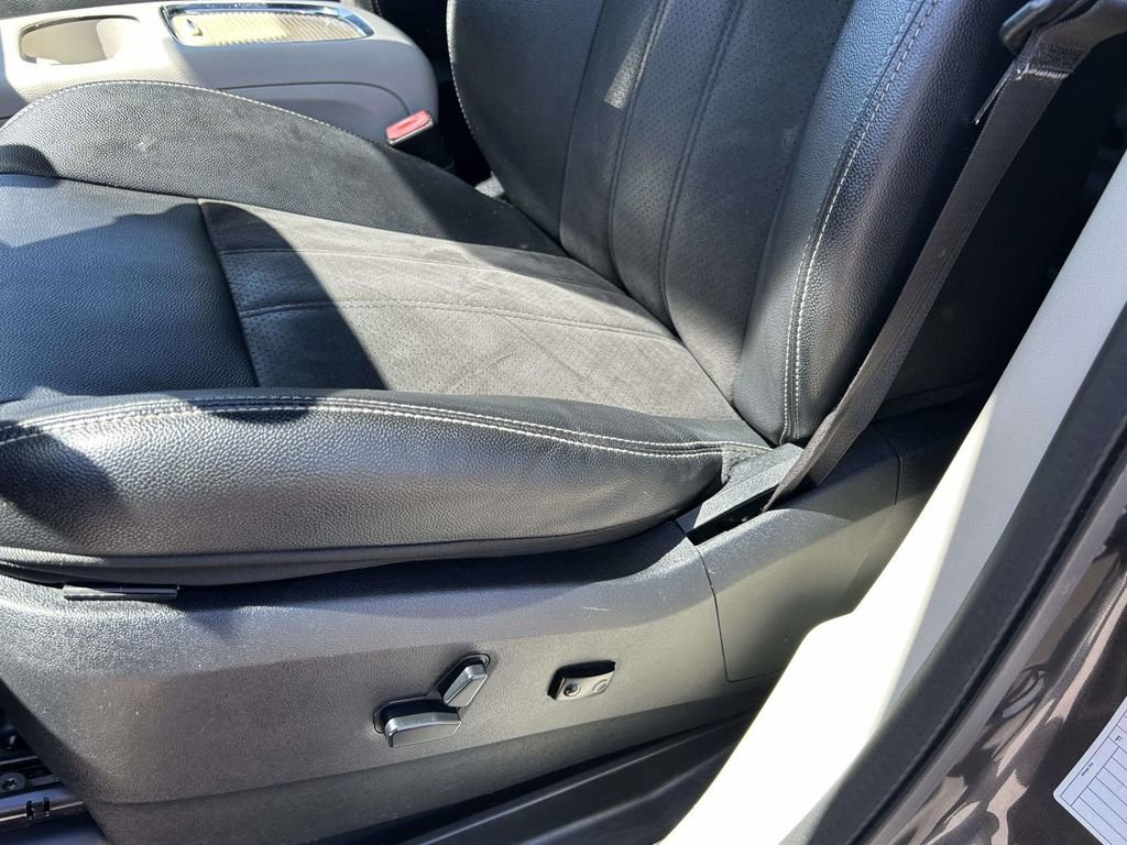 Used 2020 Dodge Grand Caravan SXT FWD image 17