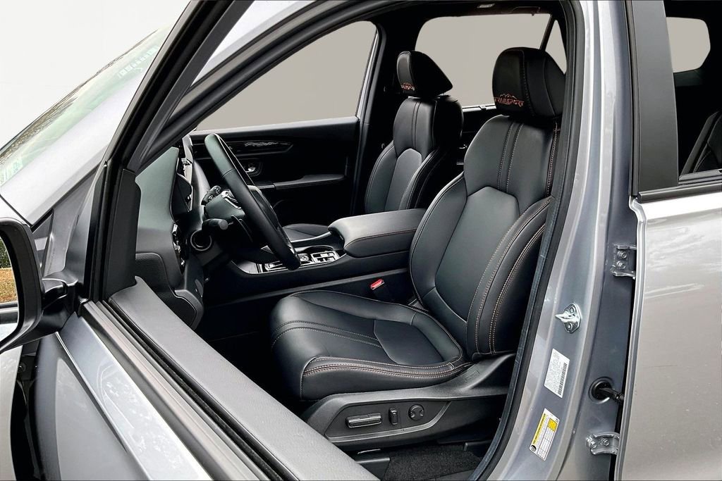 Used 2025 Honda Pilot TrailSport image 17