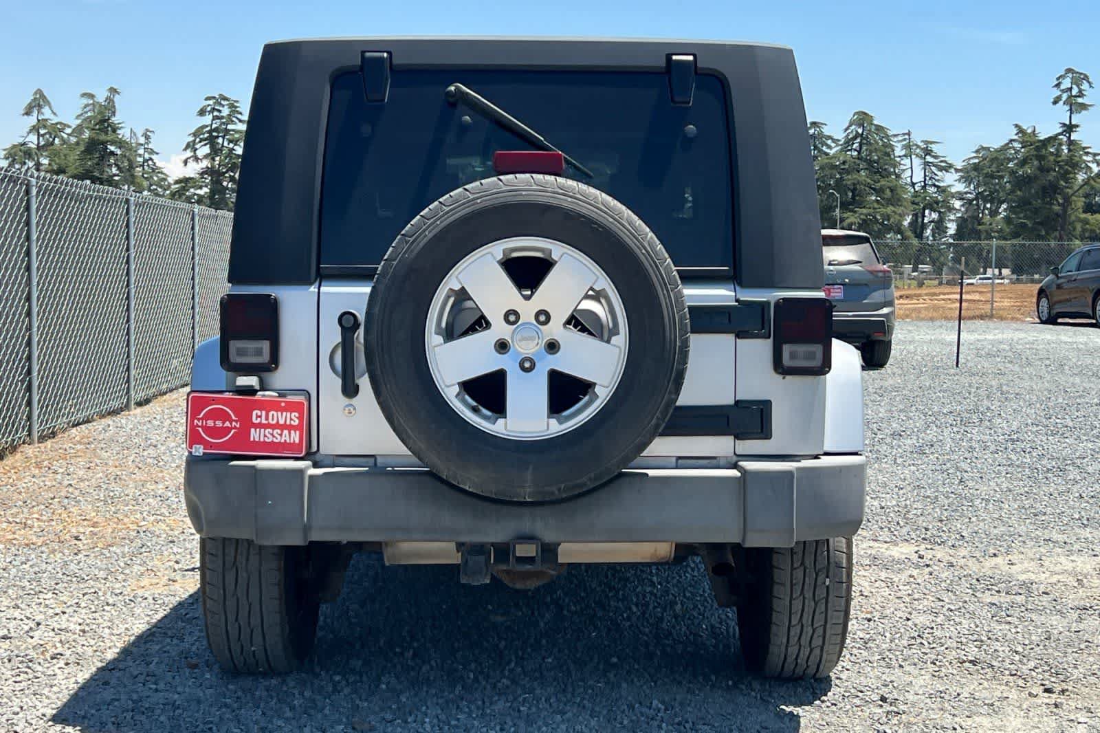 Used 2007 Jeep Wrangler Unlimited Sahara AWD/4WD image 8