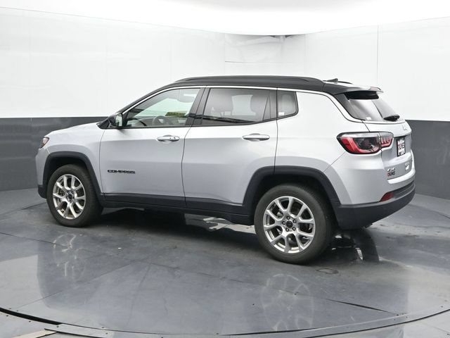 Used 2025 Jeep Compass Limited AWD/4WD image 9