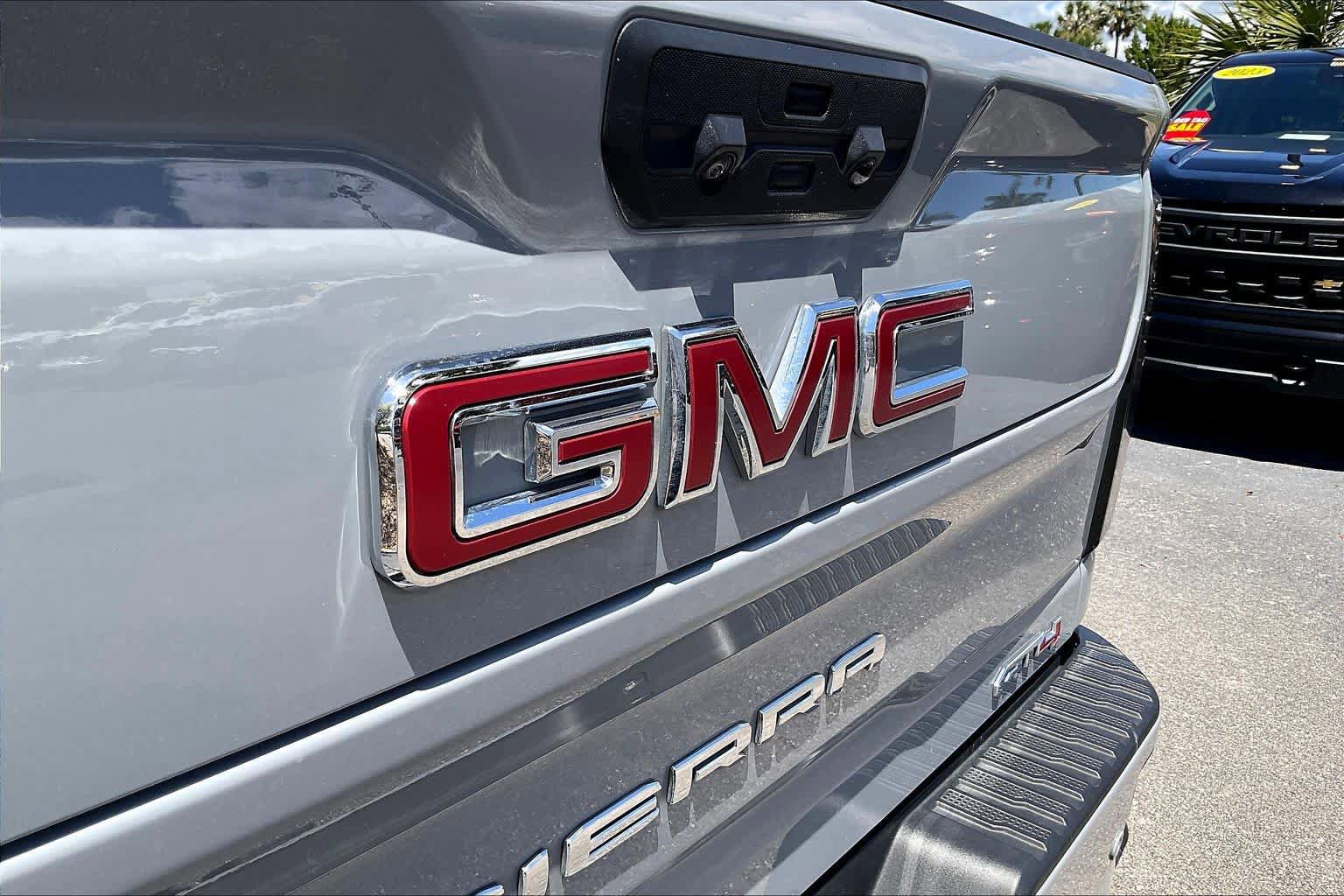 Used 2024 GMC Sierra 2500 AT4 w/ Technology Package AWD/4WD image 14