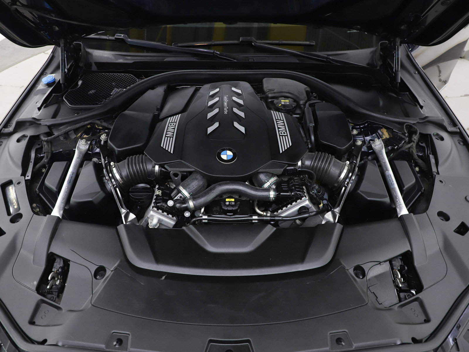 Used 2020 BMW 750i xDrive w/ Executive Package image 38