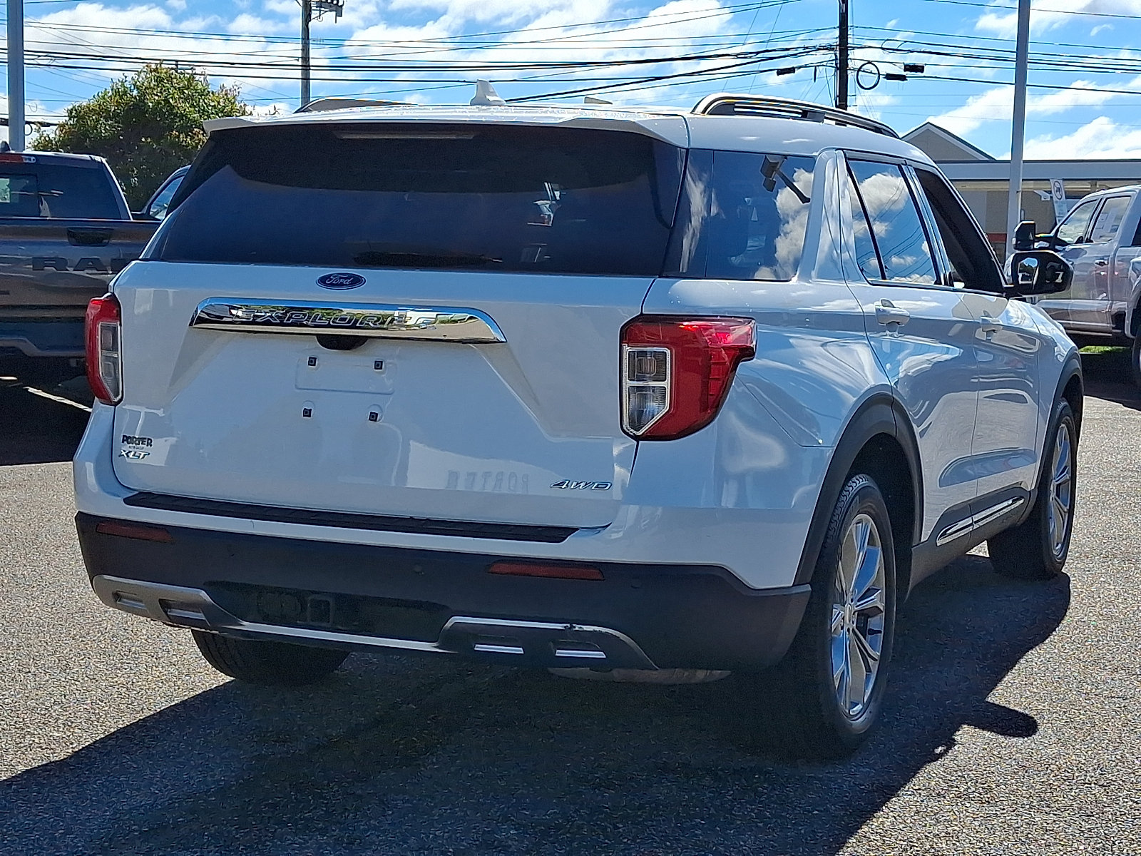 Used 2023 Ford Explorer XLT w/ Equipment Group 202A AWD/4WD image 10