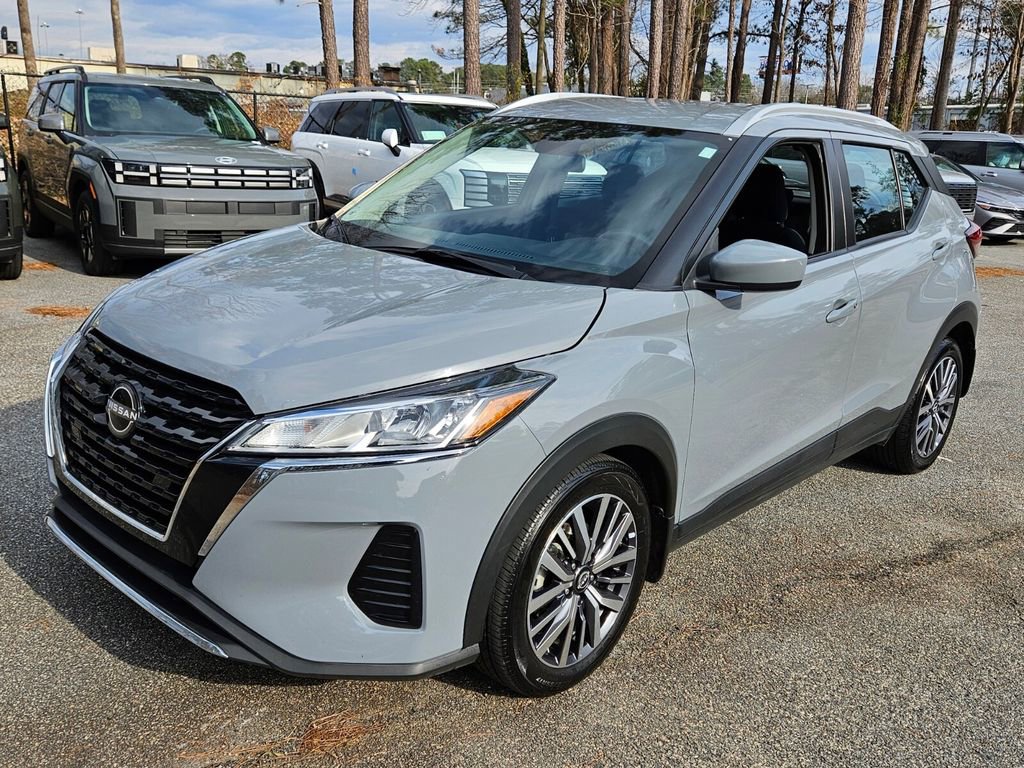 Used 2024 Nissan Kicks SV image 3
