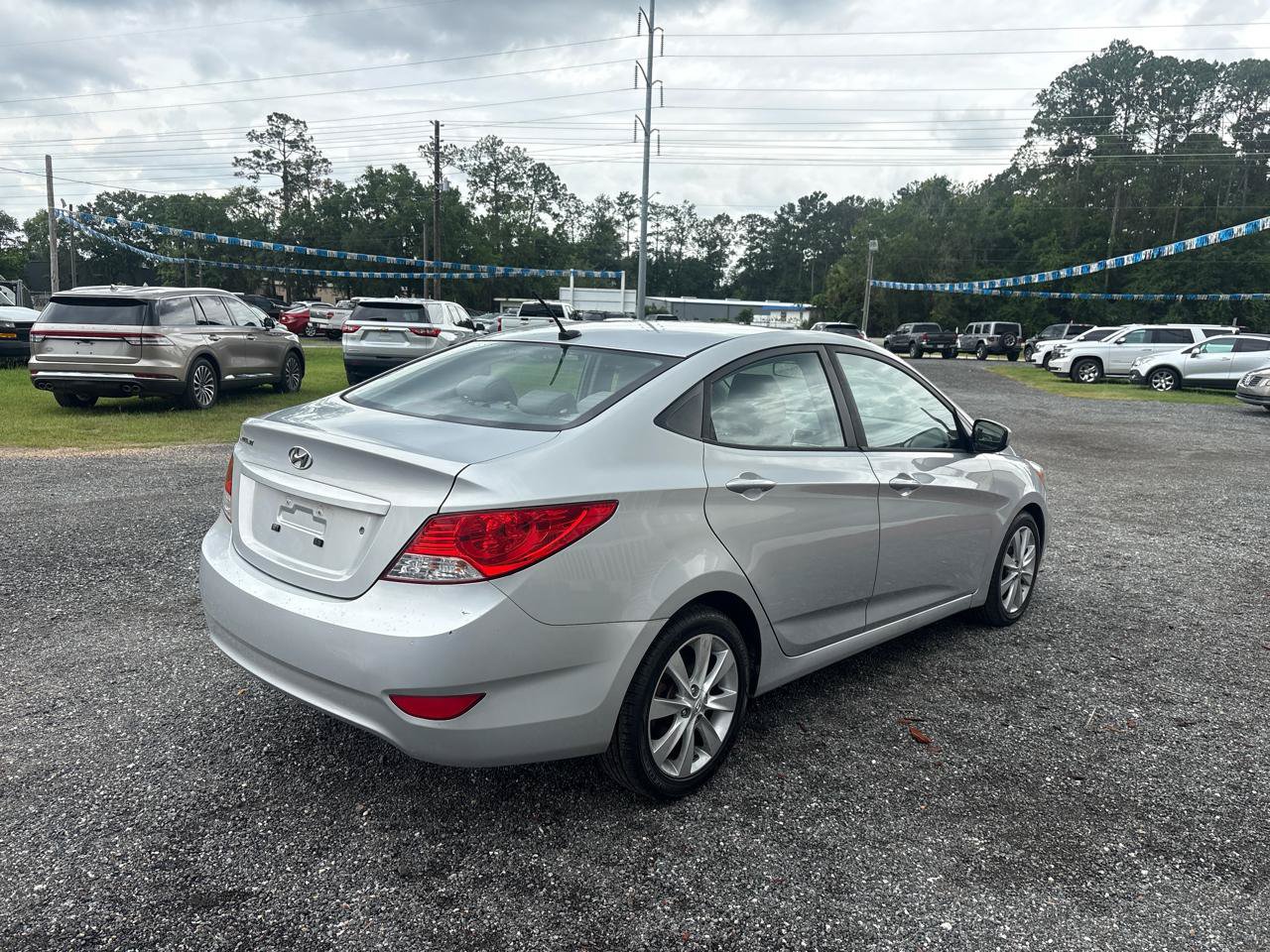 Used 2014 Hyundai Accent GLS w/ Option Group 2 FWD image 5