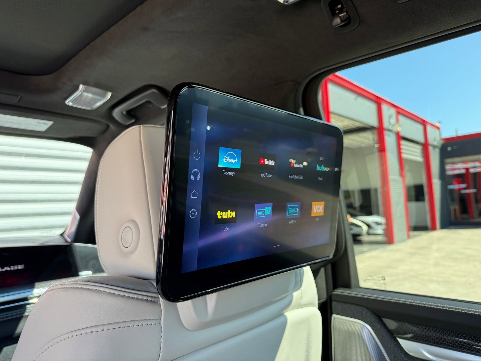 Used 2025 Cadillac Escalade ESV V image 33