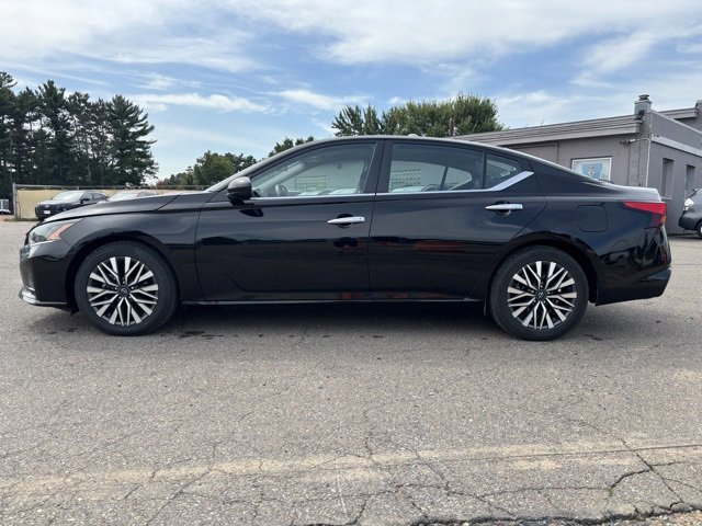 Used 2024 Nissan Altima 2.5 SV image 4