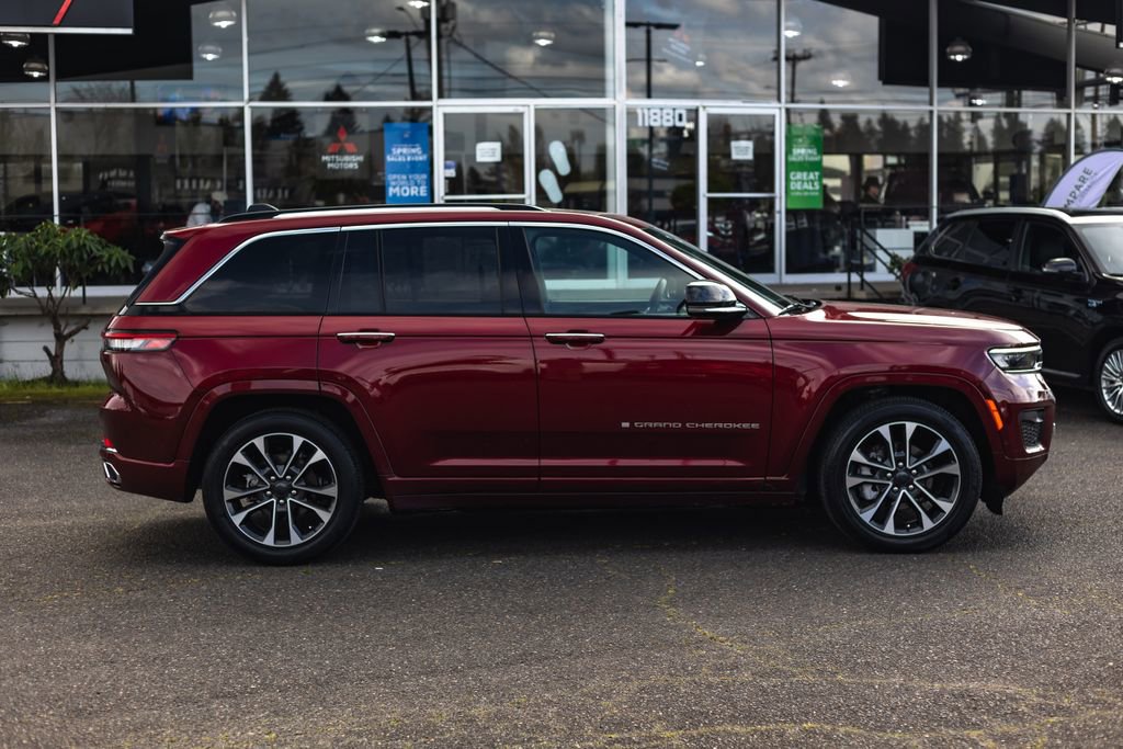 Used 2023 Jeep Grand Cherokee Overland w/ Rear Seat Video Group I AWD/4WD image 9