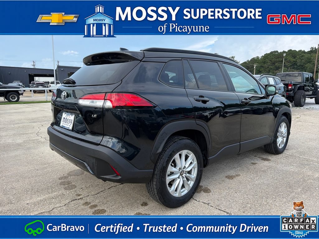Used 2025 Toyota Corolla Cross LE FWD image 6