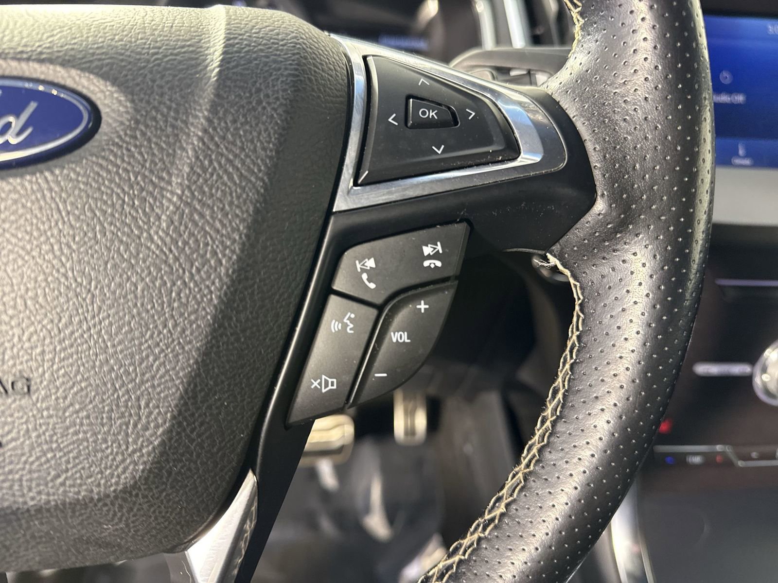 Used 2019 Ford Edge ST image 13