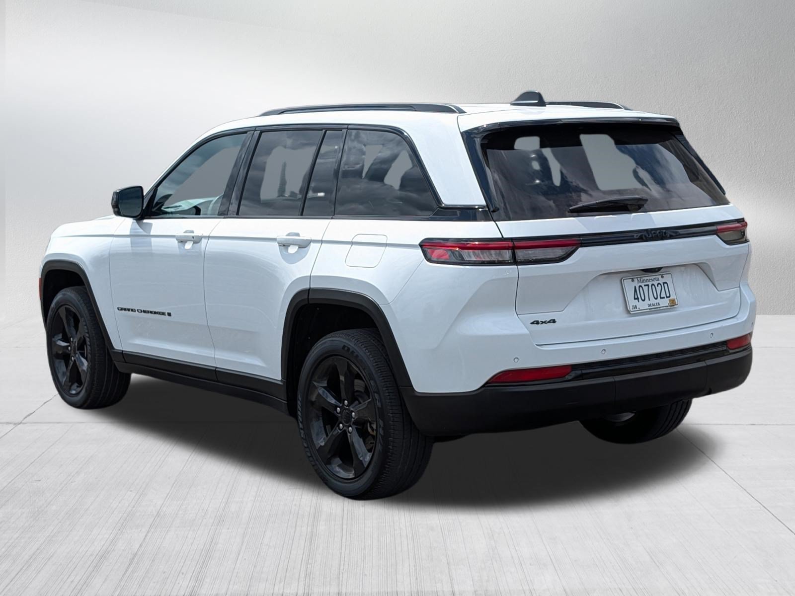 Used 2023 Jeep Grand Cherokee Altitude AWD/4WD image 5