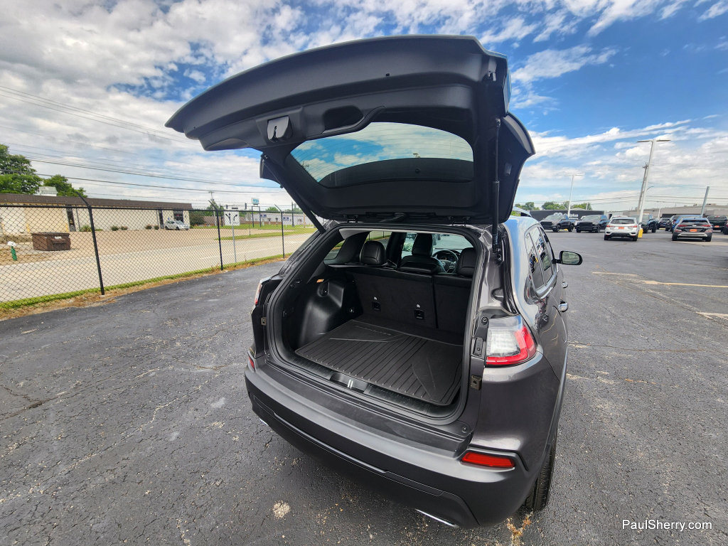 Used 2022 Jeep Cherokee Latitude Lux w/ Mopar Interior Package AWD/4WD image 10