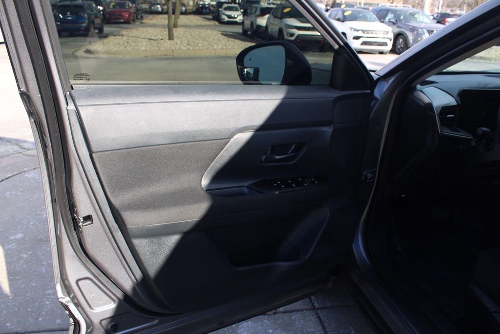 Used 2025 Nissan Kicks S image 17