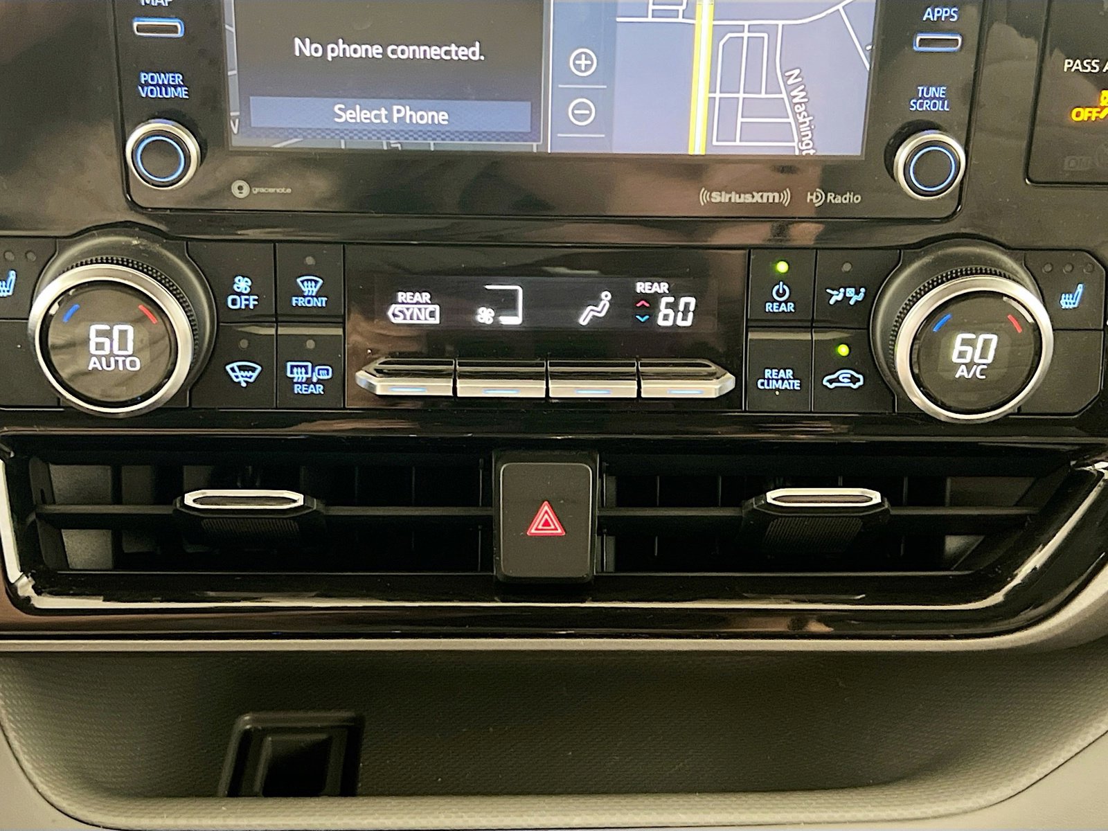 Used 2022 Toyota Highlander XLE image 12