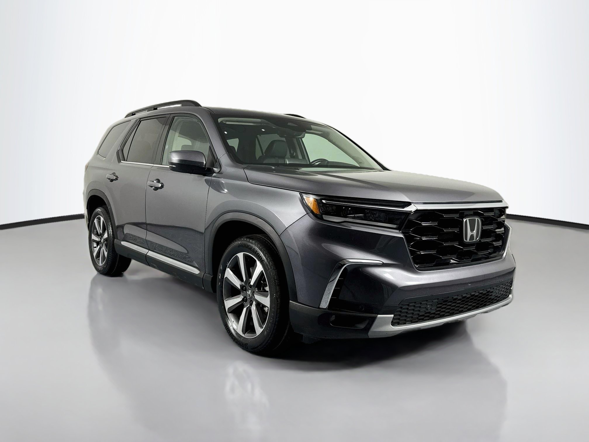 Certified 2024 Honda Pilot Touring image 3