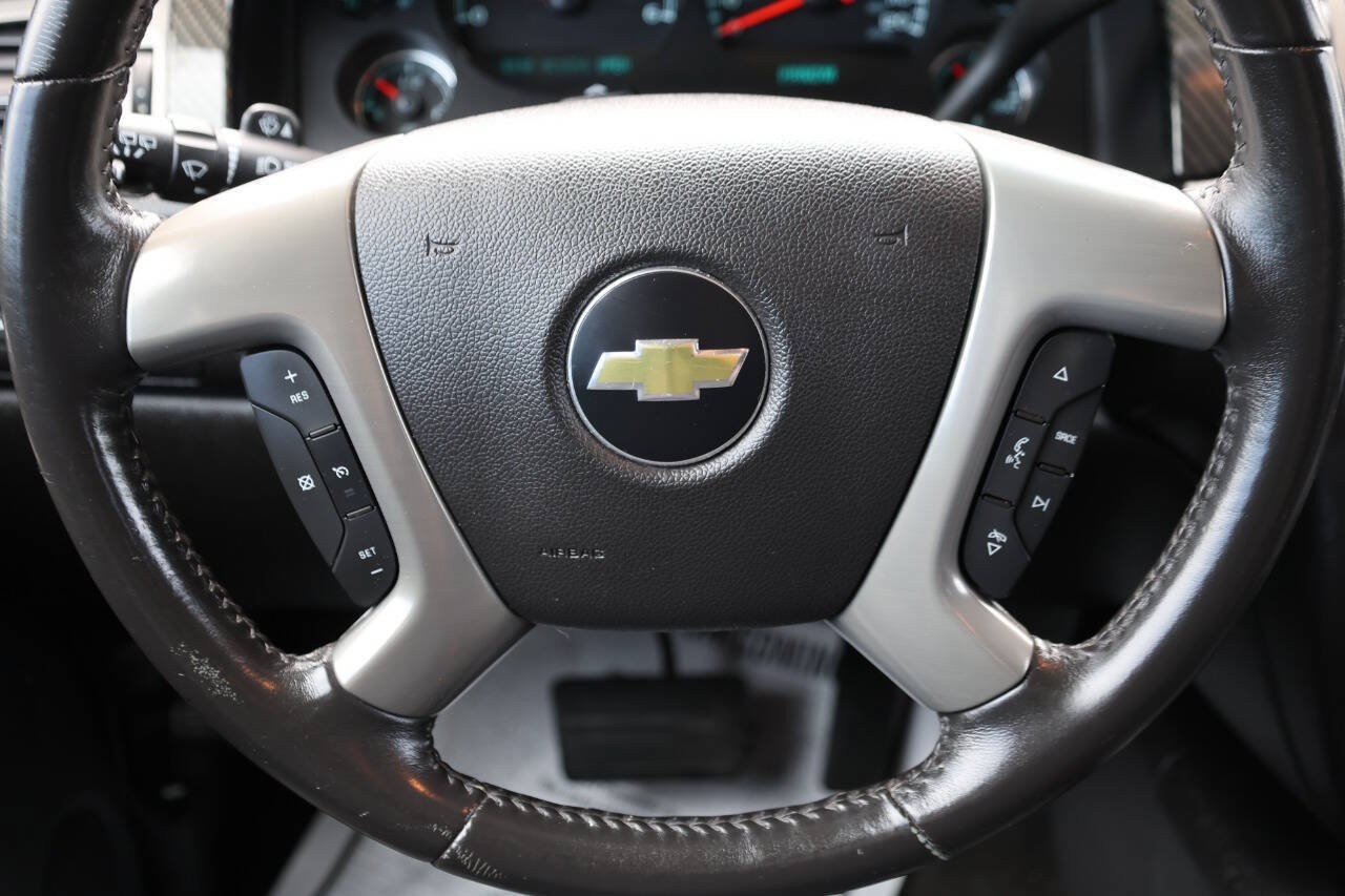 Used 2013 Chevrolet Suburban LS w/ Convenience Package 1 AWD/4WD image 18
