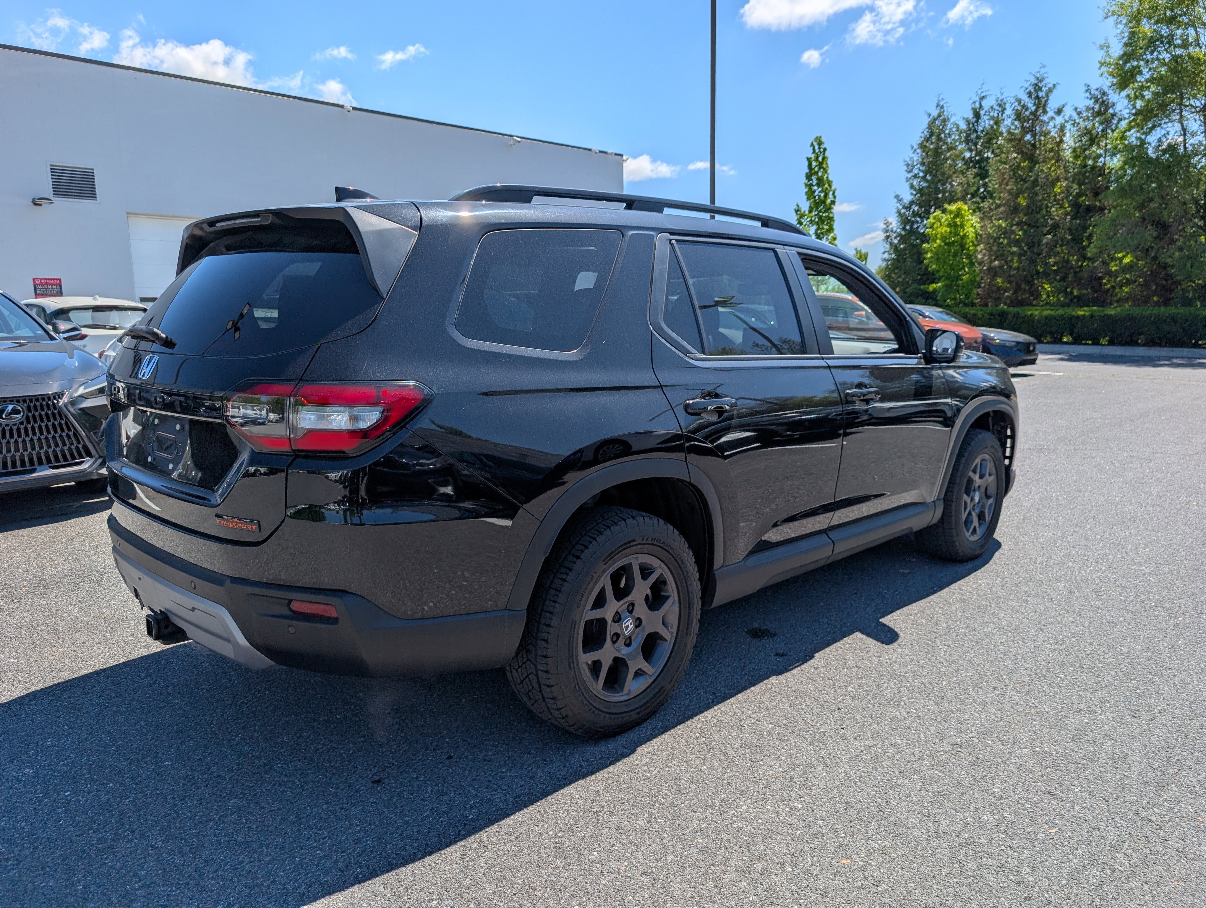 Used 2024 Honda Pilot TrailSport image 3