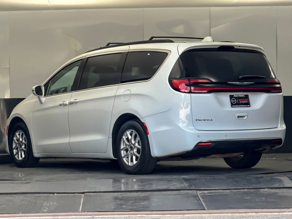 Used 2022 Chrysler Pacifica Touring-L FWD image 5