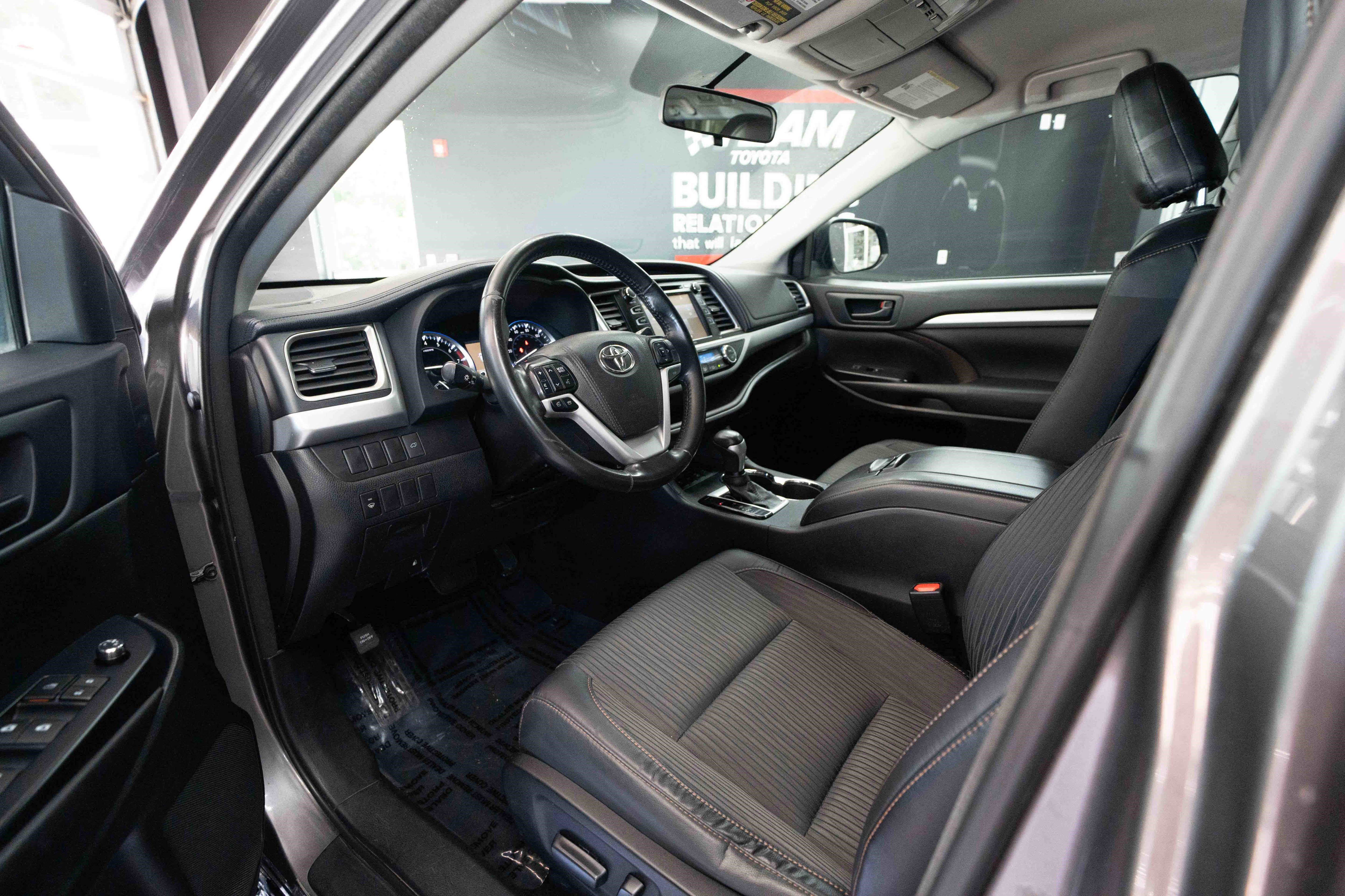 Used 2016 Toyota Highlander Plus AWD/4WD image 8