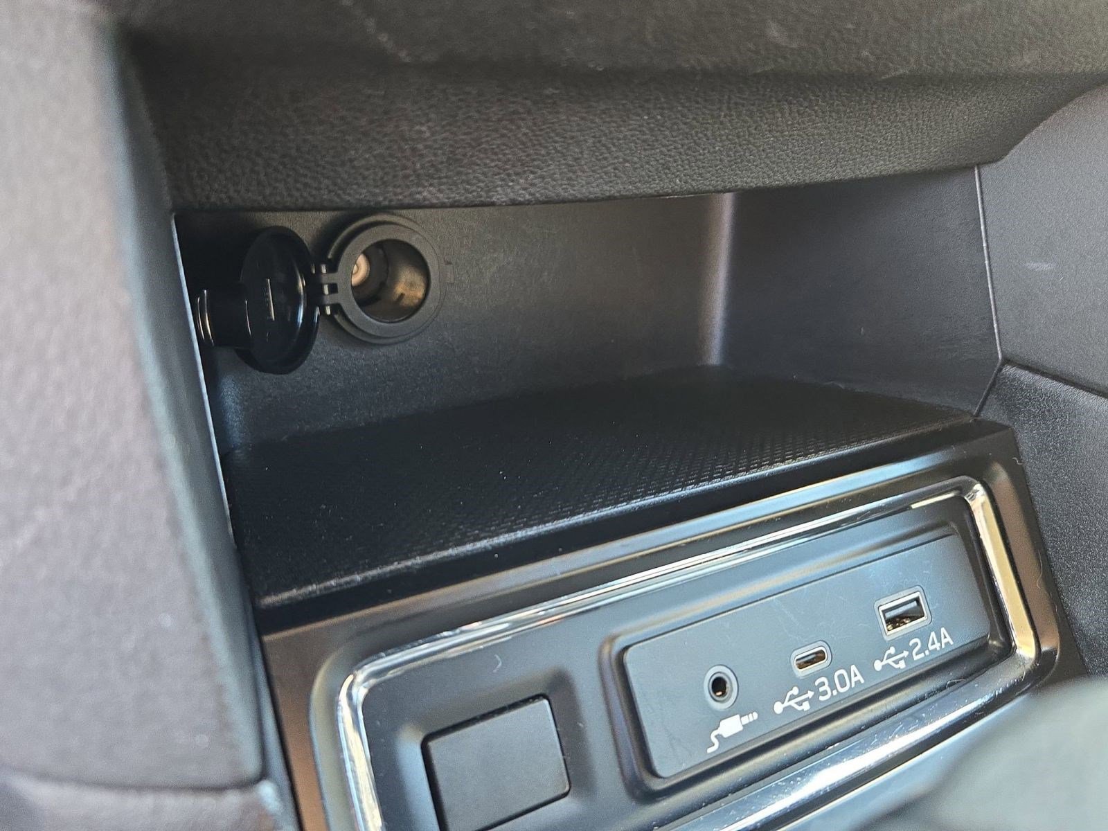 Used 2024 Subaru Ascent Premium w/ Convenience Package image 23