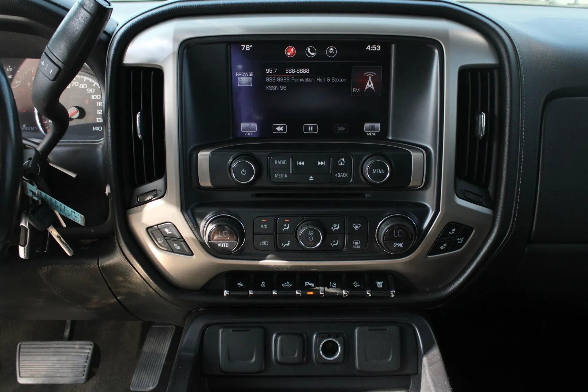 Used 2015 GMC Sierra 2500 Denali w/ Duramax Plus Package image 15