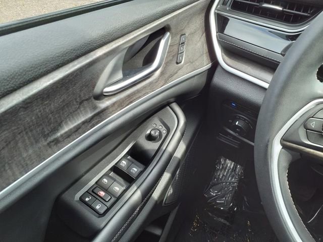 Used 2023 Jeep Grand Cherokee 4WD 4xe image 15