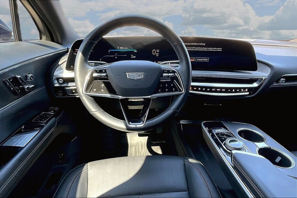Used 2024 Cadillac Lyriq Luxury RWD image 8