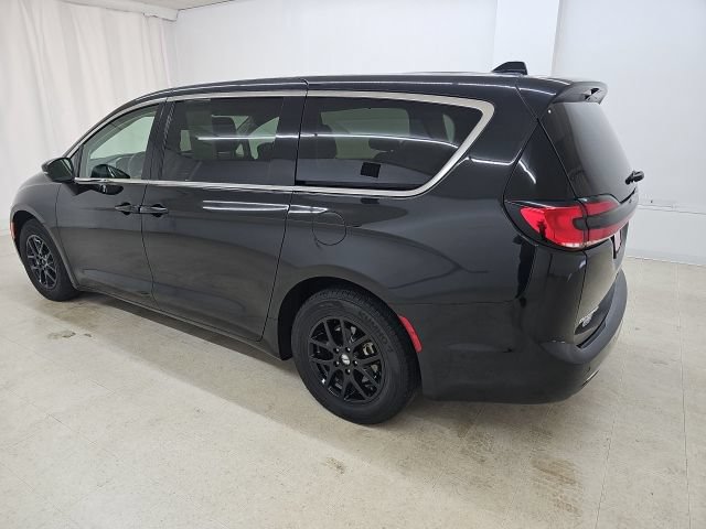 Used 2023 Chrysler Pacifica Touring-L FWD image 25