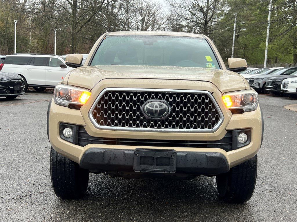 Used 2018 Toyota Tacoma TRD Off-Road image 2