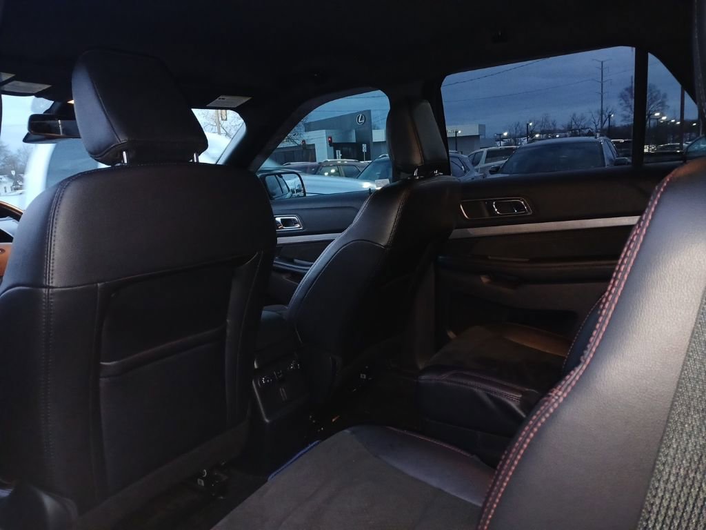 Used 2019 Ford Explorer XLT w/ XLT Sport Appearance Package image 29
