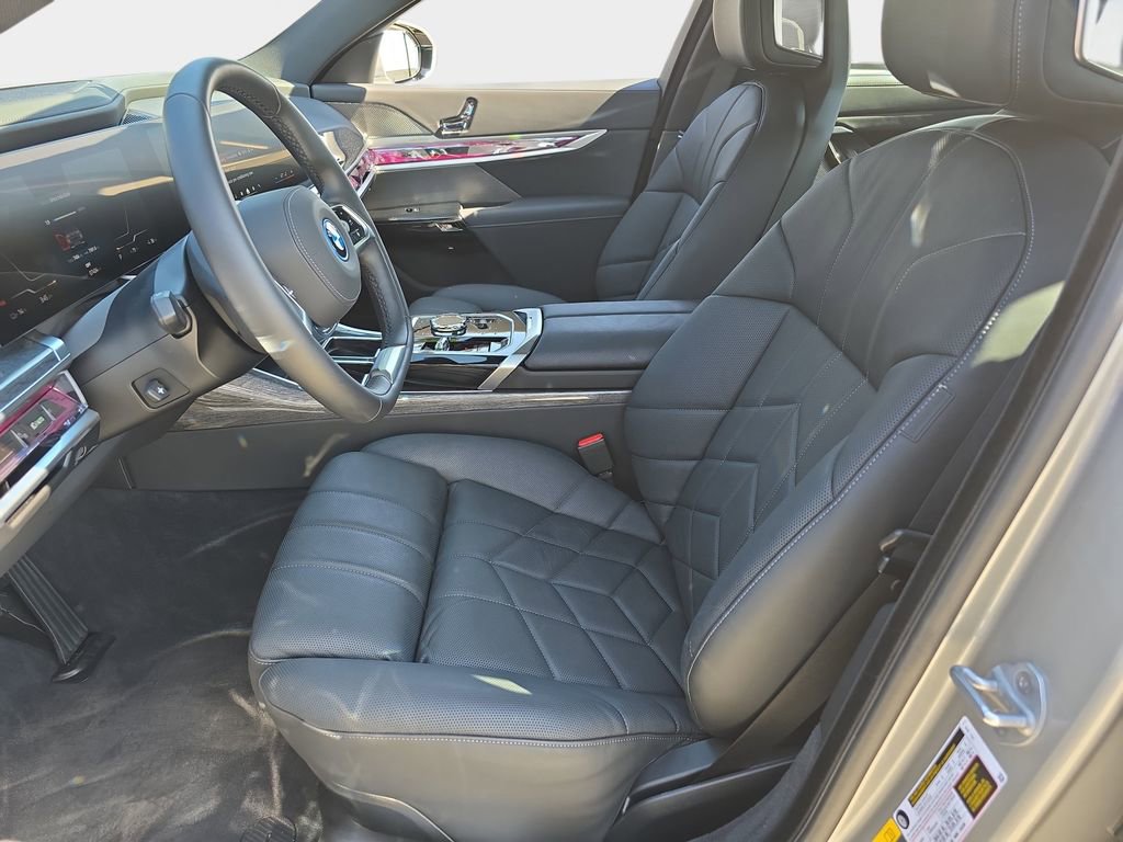 Used 2025 BMW i7 eDrive50 w/ Premium Package image 15