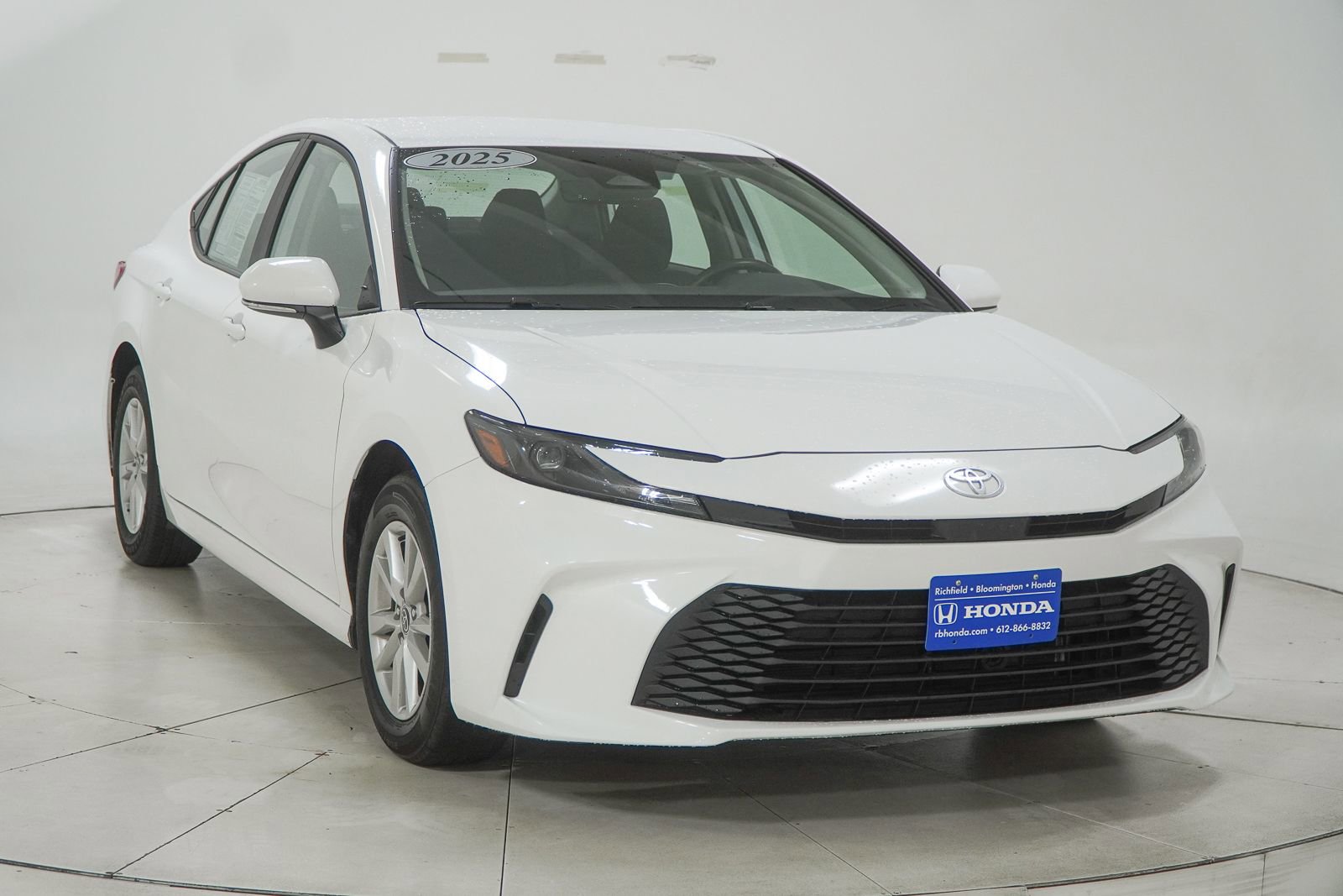 Used 2025 Toyota Camry LE AWD/4WD image 15