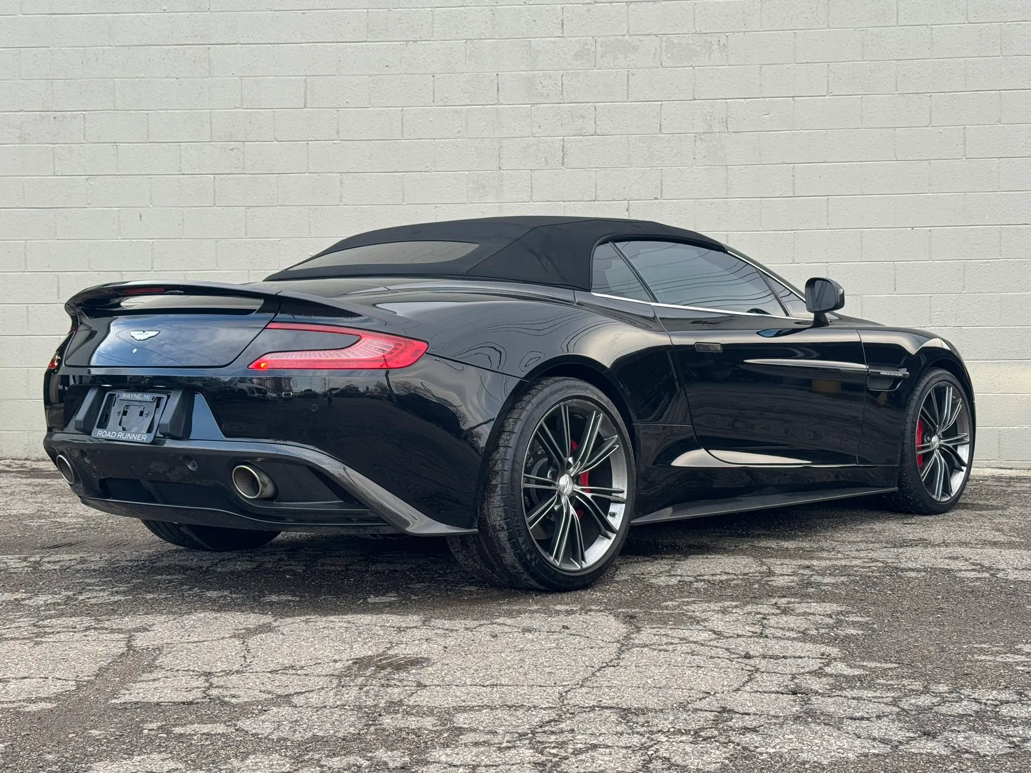 Used 2014 Aston Martin Vanquish Volante RWD image 7